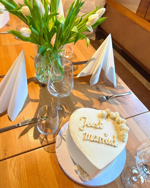 Wedding Vibes im Urig 💍 Bei uns könnt Ihr perfekt im kleinen Rahmen Euren besonderen Tag feiern 🫶🏼 #einfachurig #caferestauranturig #denkingen #restaurantpfullendorf #weddingvibes #tortenliebe #saisonaleküche #regionaleküche #goodfoodgoodmood